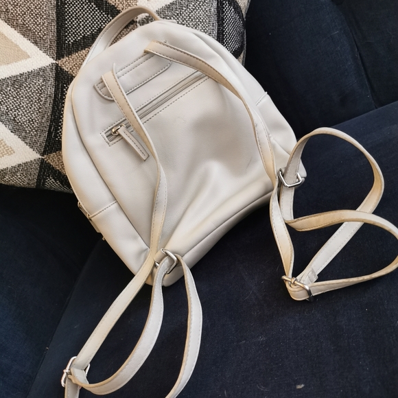 Backpack - Picture 3 of 5